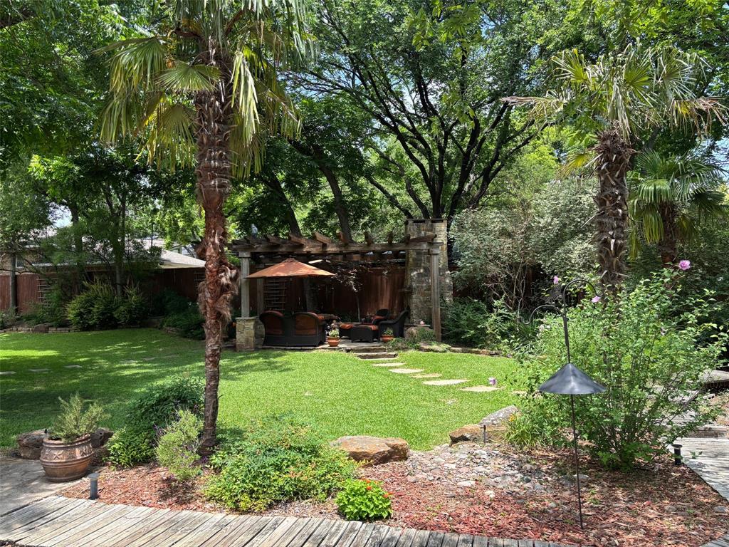 6814 Blackwood Drive Property Photo 3