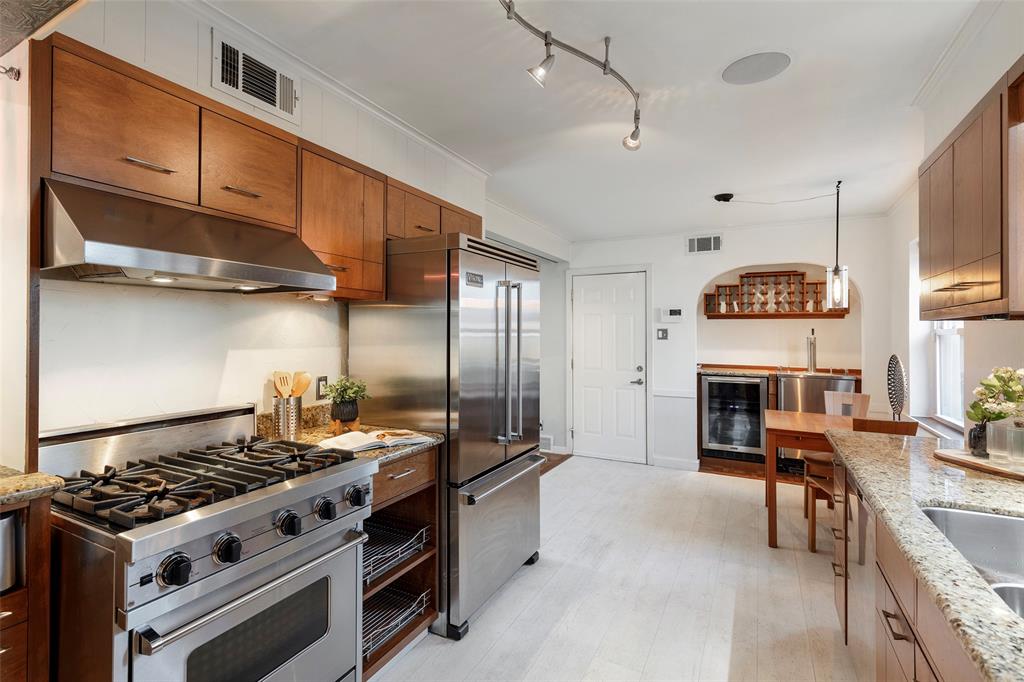 6814 Blackwood Drive Property Photo 10