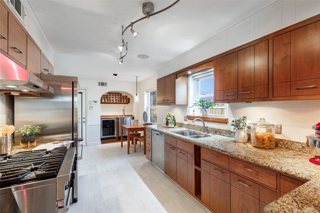 6814 Blackwood Drive Property Photo 12