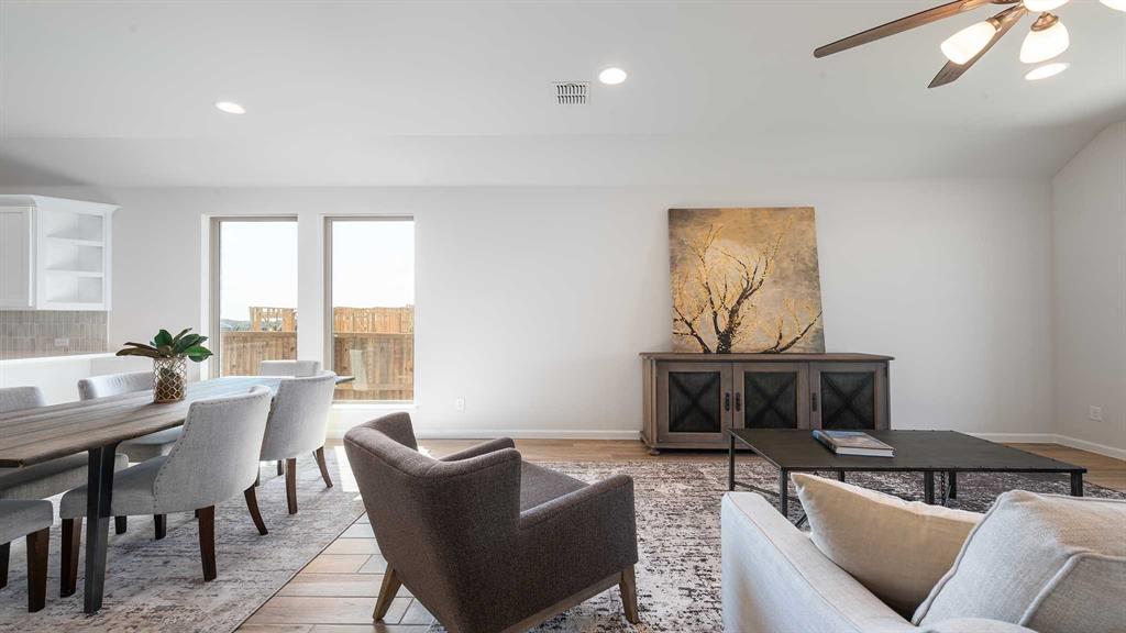 2916 Soaring Hills Drive Property Photo 6