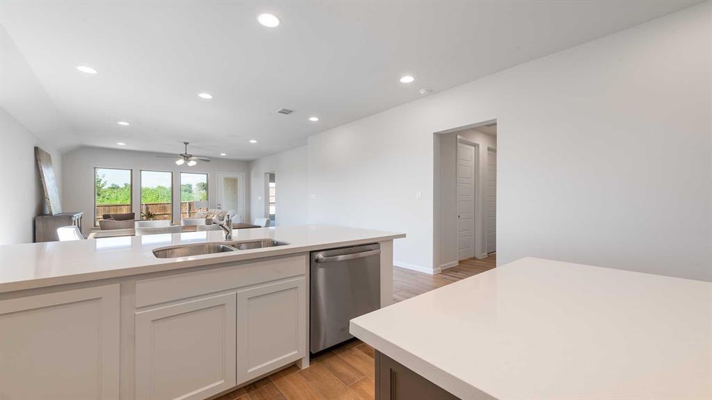 2916 Soaring Hills Drive Property Photo 10