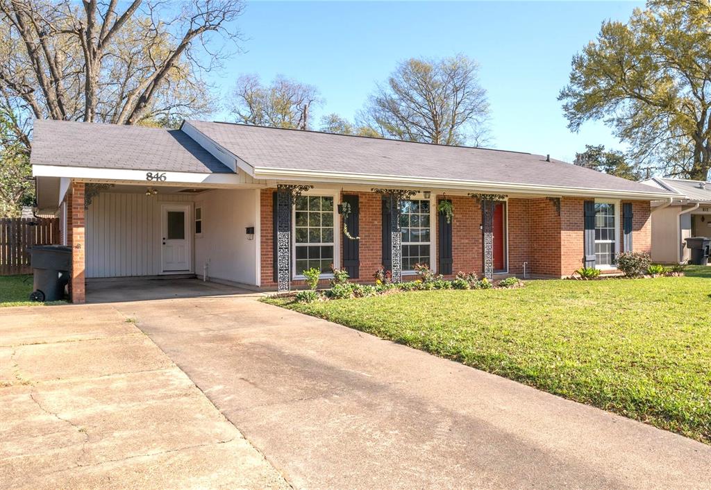 846 Robards Street Property Photo