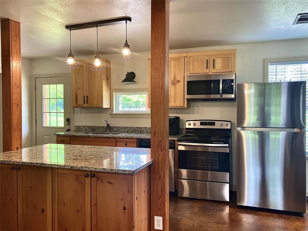 110 County Road 4270 Property Photo 5