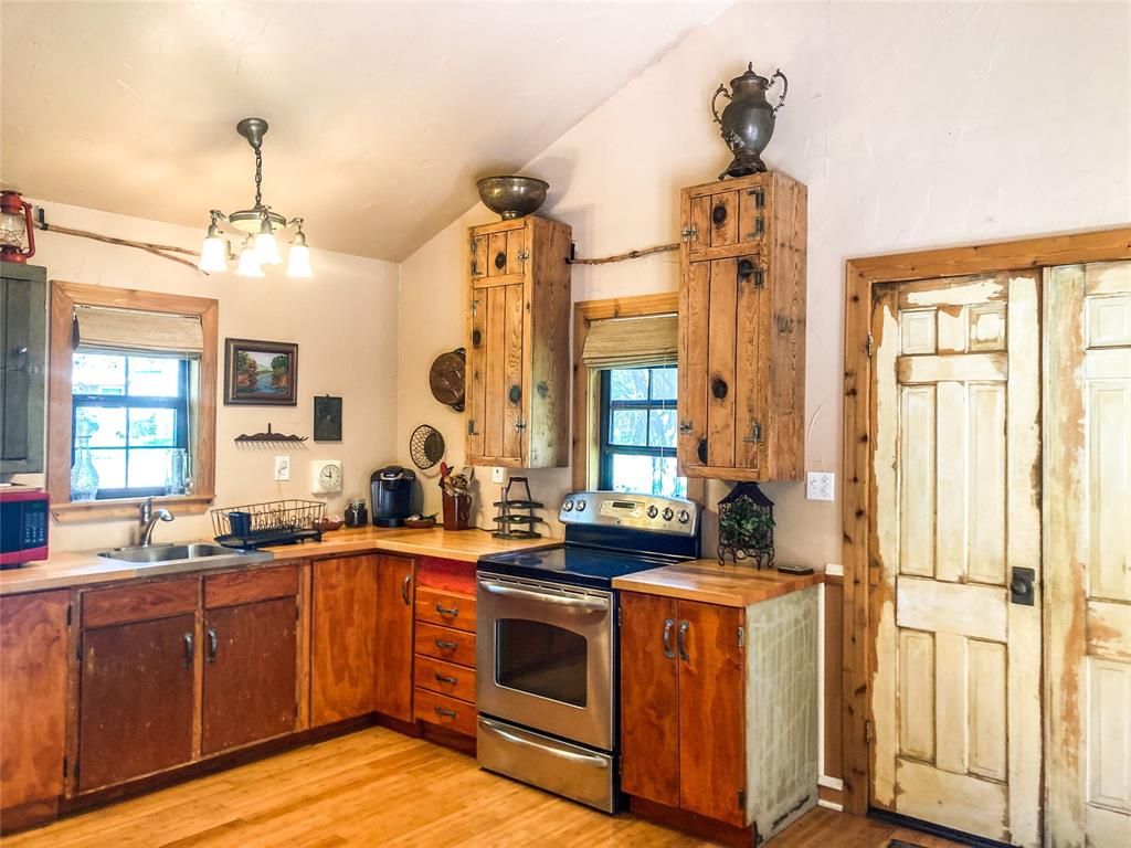 110 County Road 4270 Property Photo 18