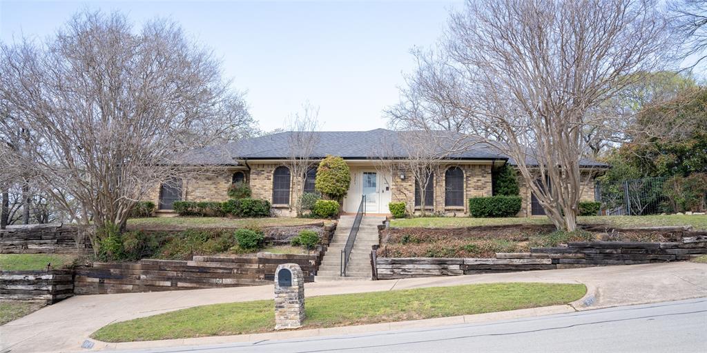 2225 Prestonwood Drive Property Photo 1