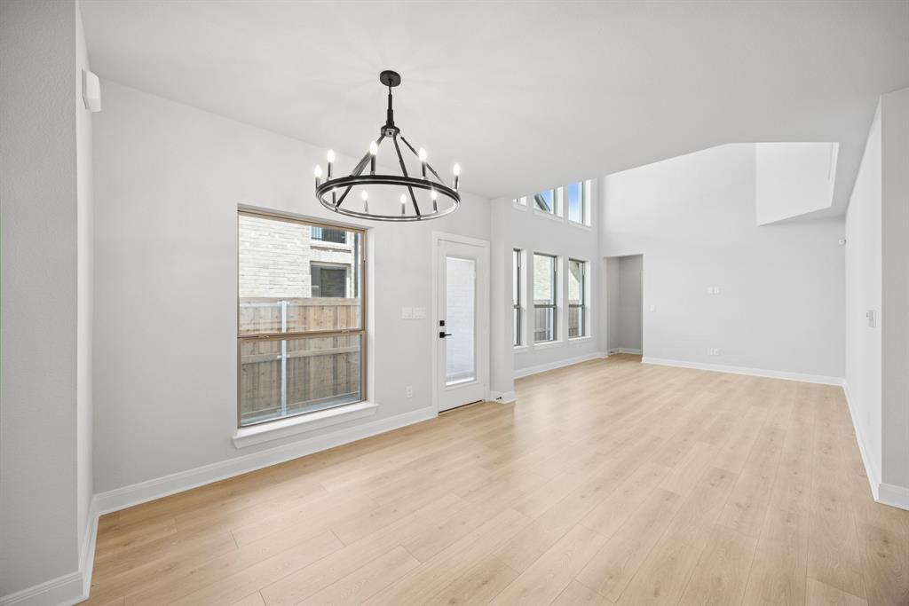 9504 Dahlia Boulevard Property Photo 17