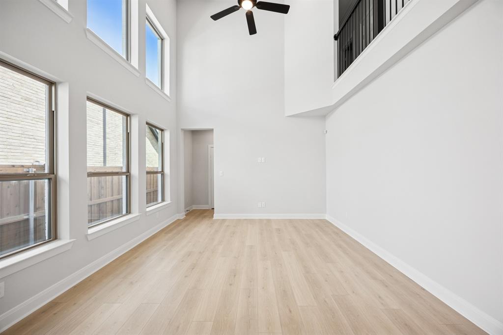 9504 Dahlia Boulevard Property Photo 18