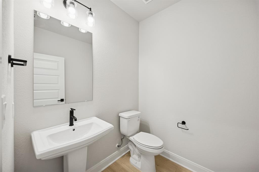 9504 Dahlia Boulevard Property Photo 21