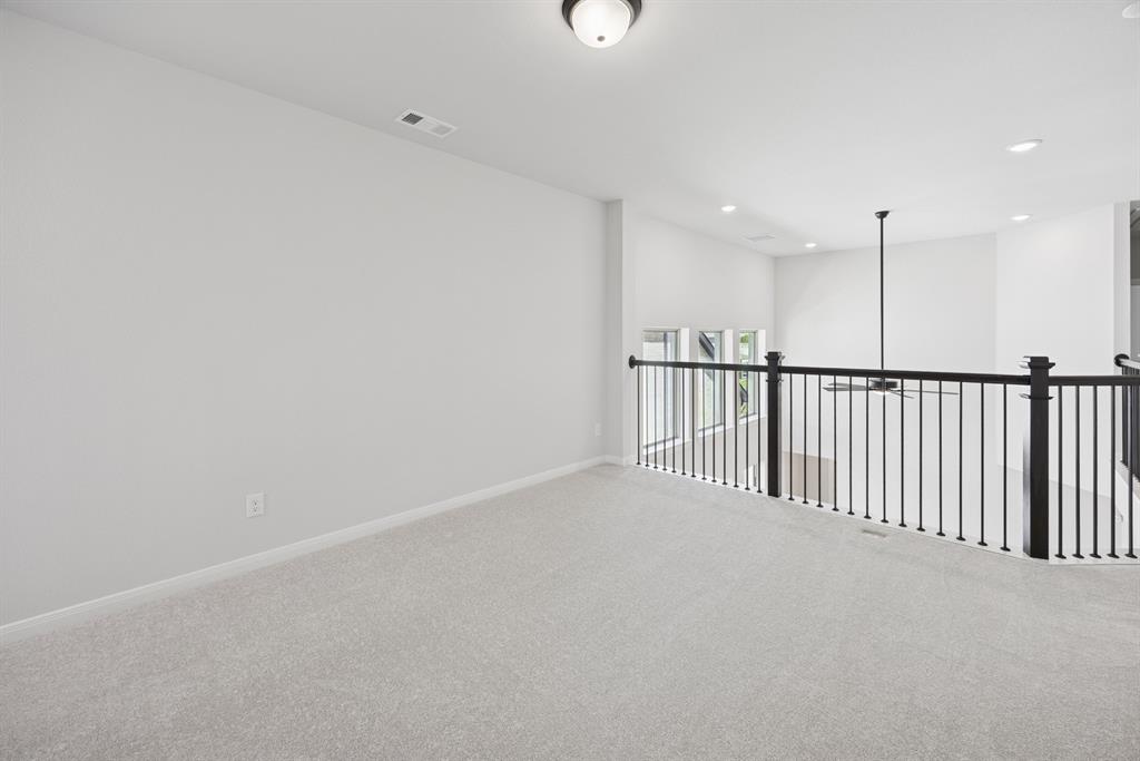 9504 Dahlia Boulevard Property Photo 22