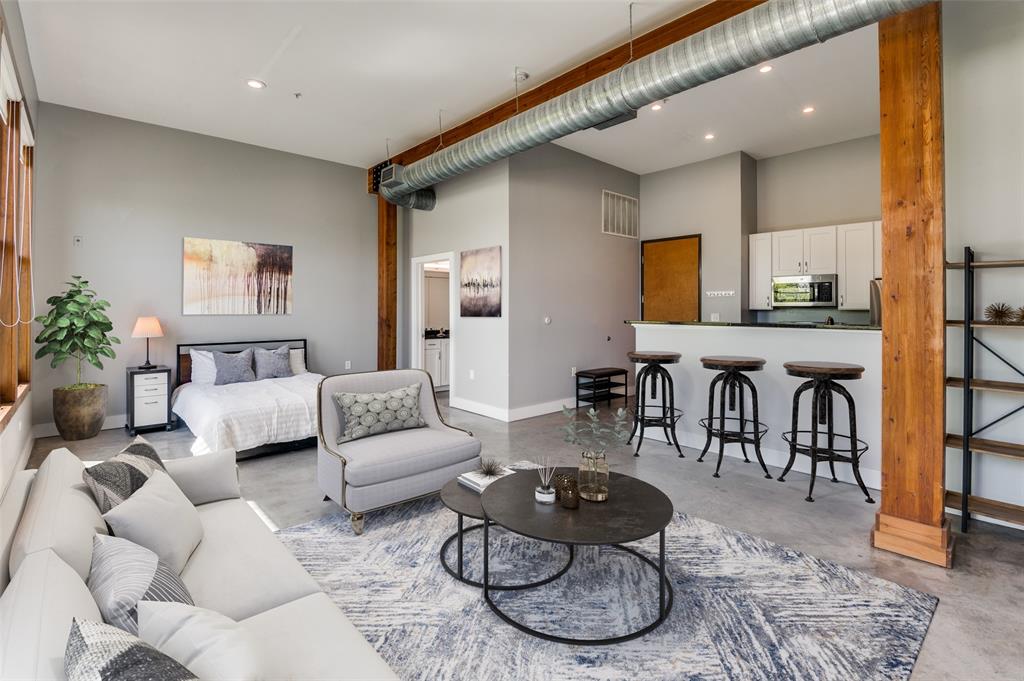 2502 Live Oak Street Property Photo