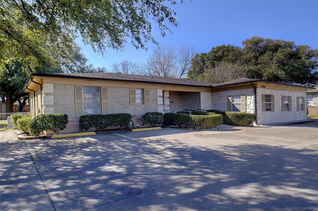 7298 Glenview Drive Property Photo 6