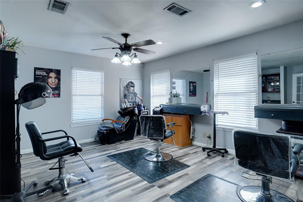 7298 Glenview Drive Property Photo 13