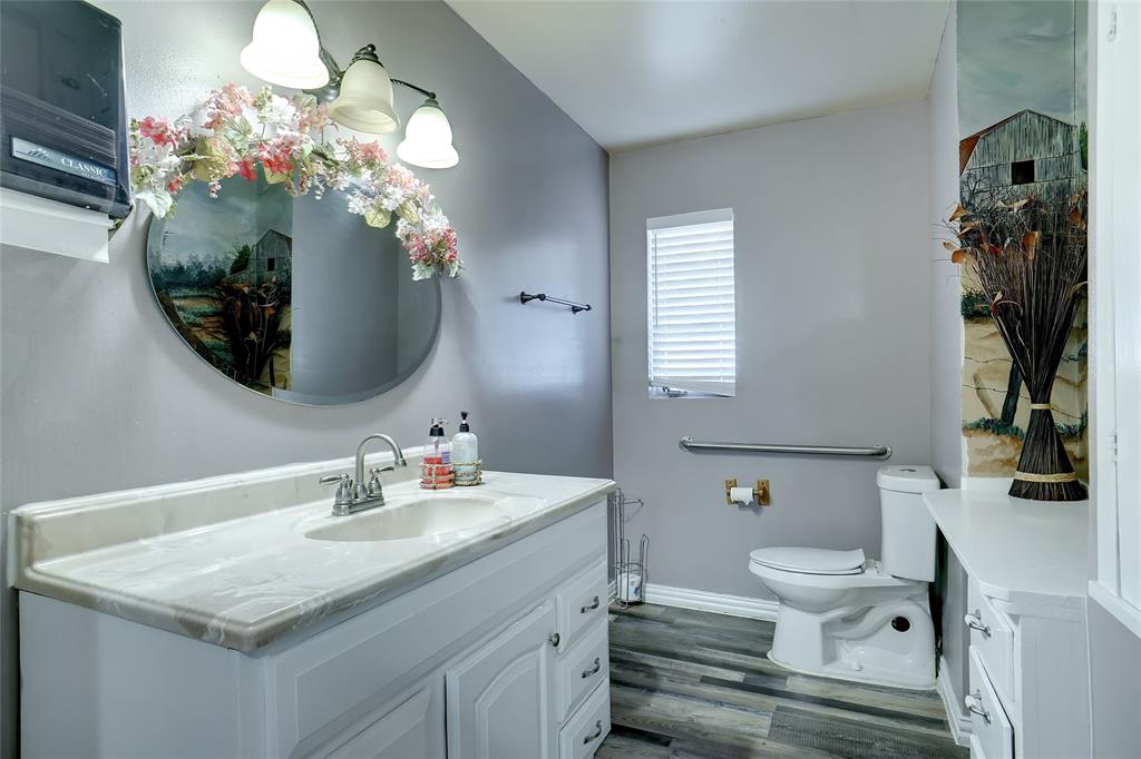 7298 Glenview Drive Property Photo 16