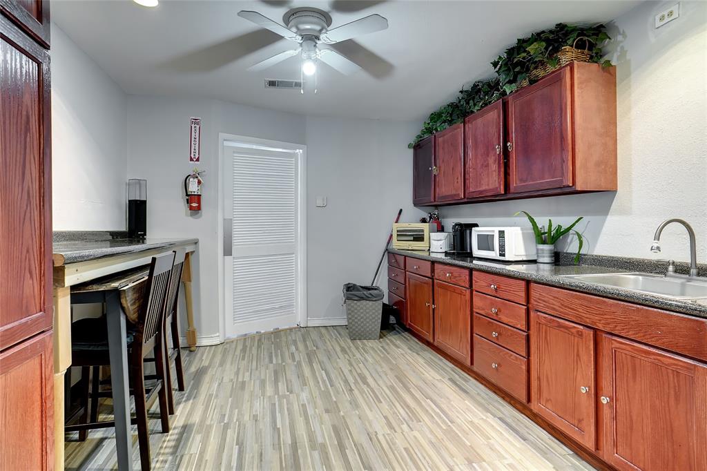 7298 Glenview Drive Property Photo 17