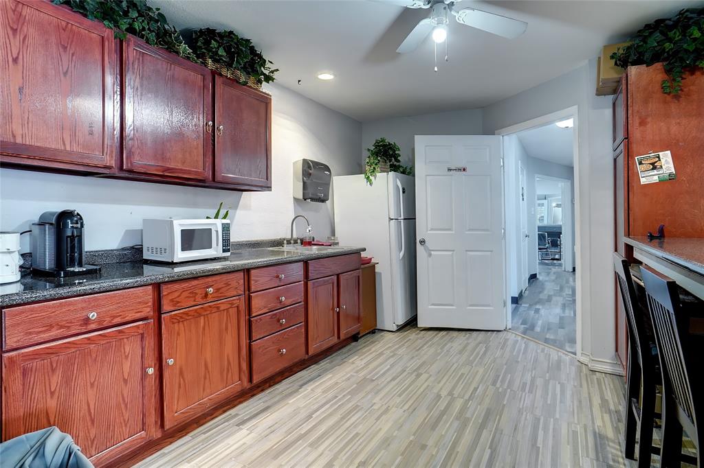 7298 Glenview Drive Property Photo 18