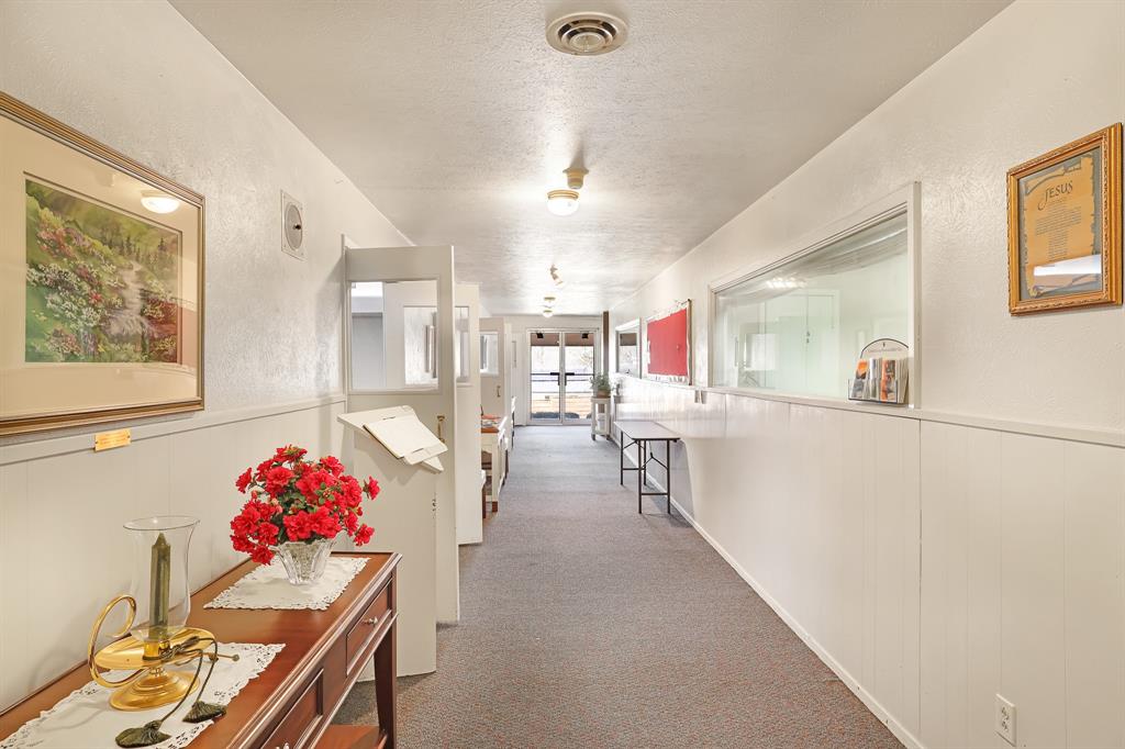 2525 N Buckner Boulevard Property Photo 7