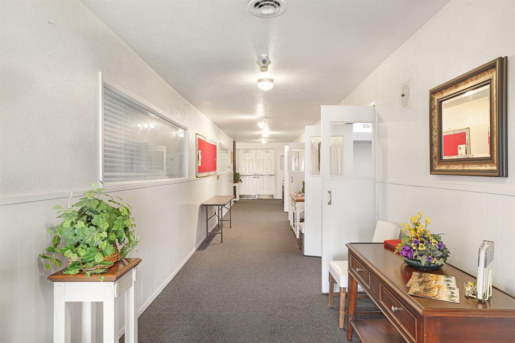 2525 N Buckner Boulevard Property Photo 8