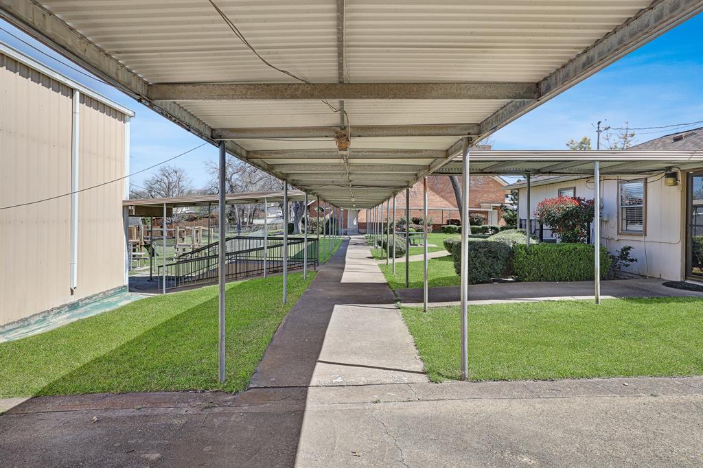 2525 N Buckner Boulevard Property Photo 12
