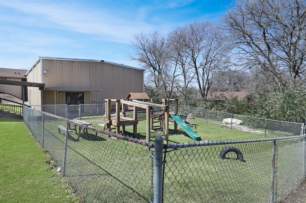 2525 N Buckner Boulevard Property Photo 13
