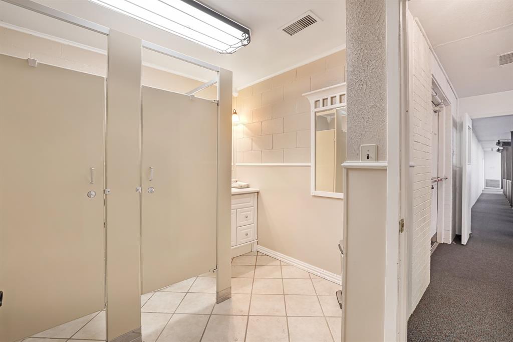 2525 N Buckner Boulevard Property Photo 14