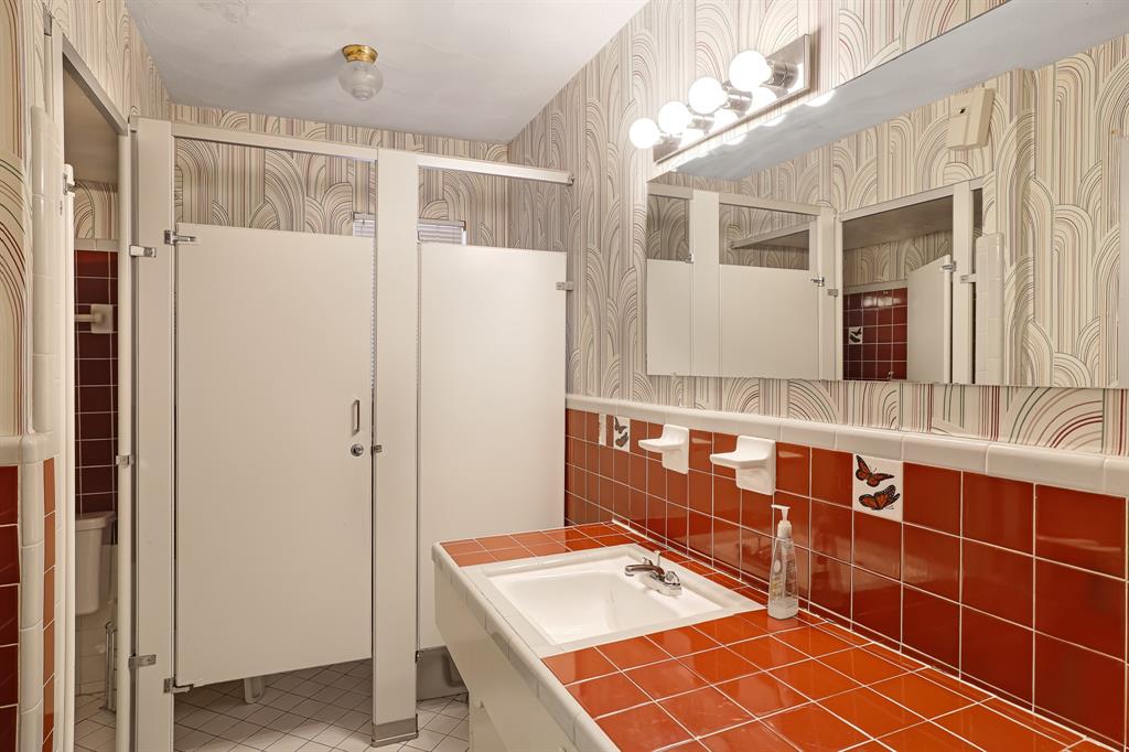 2525 N Buckner Boulevard Property Photo 23