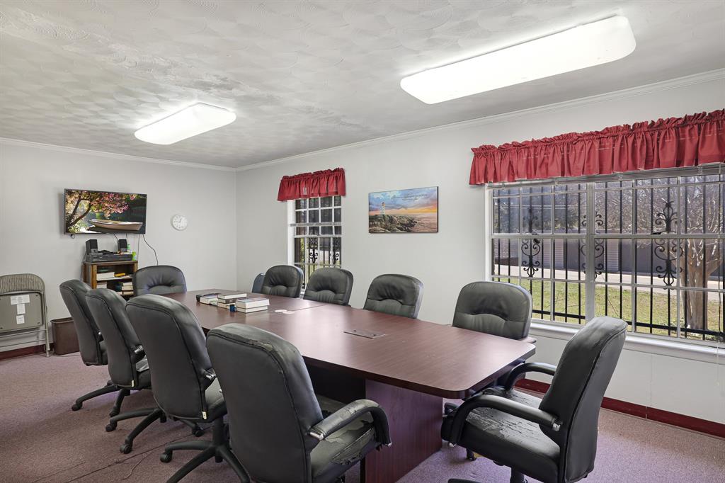 2525 N Buckner Boulevard Property Photo 24