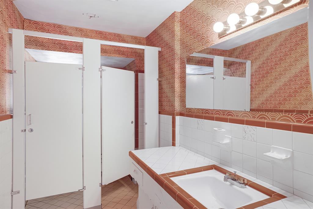 2525 N Buckner Boulevard Property Photo 33