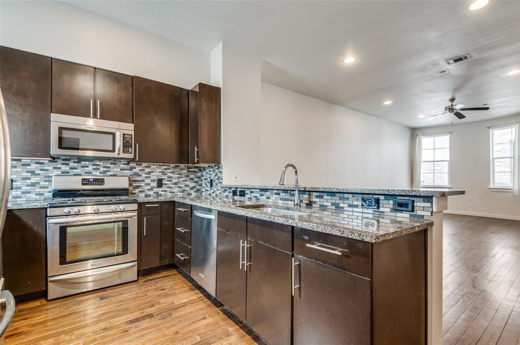 3200 Ross Avenue Property Photo