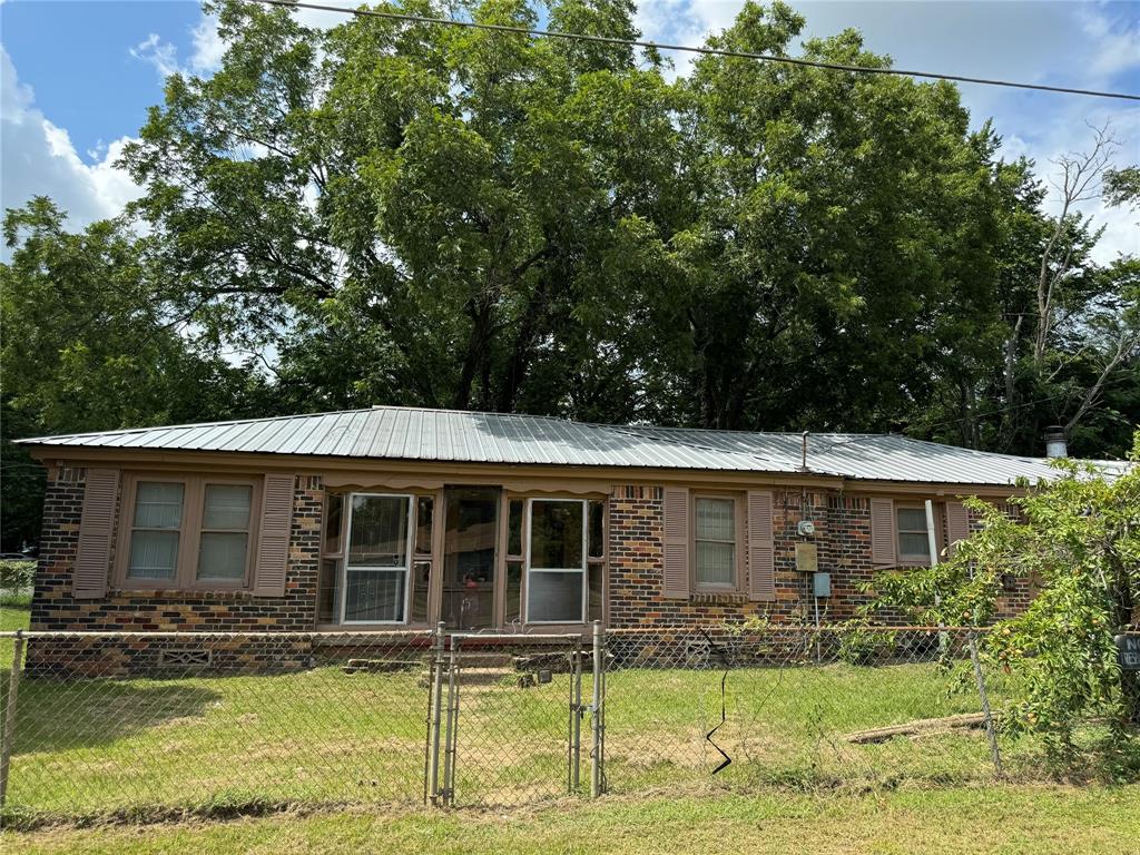 607 Larry Street Property Photo