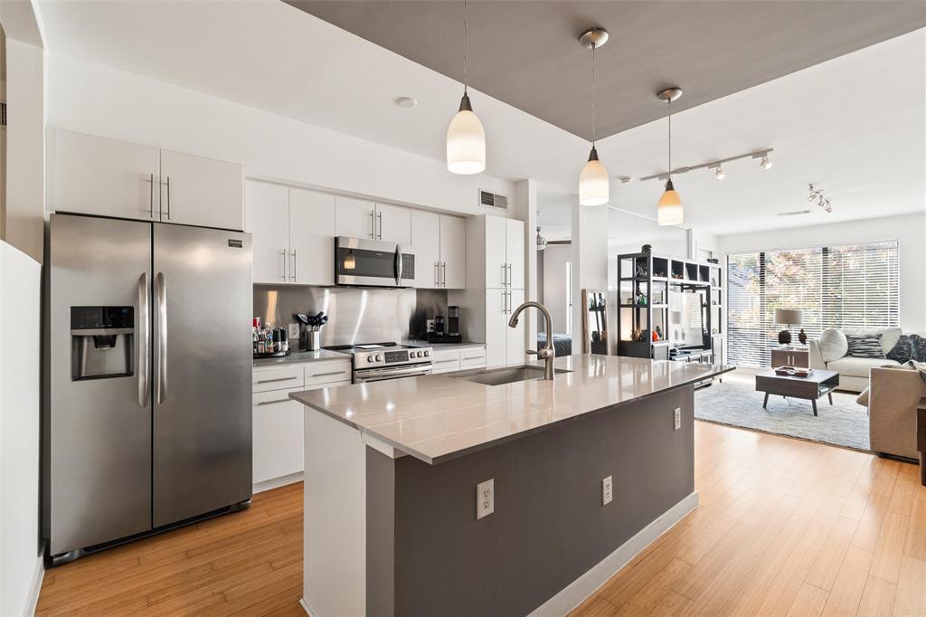 4040 N Hall Street Property Photo