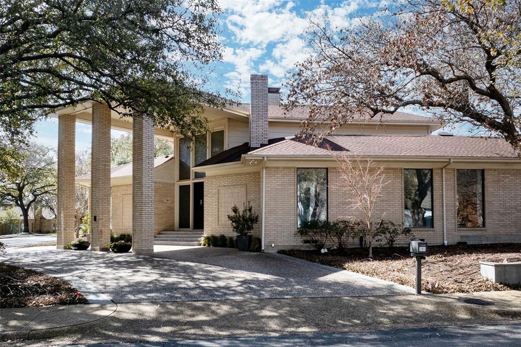 1 Queensview Court Property Photo