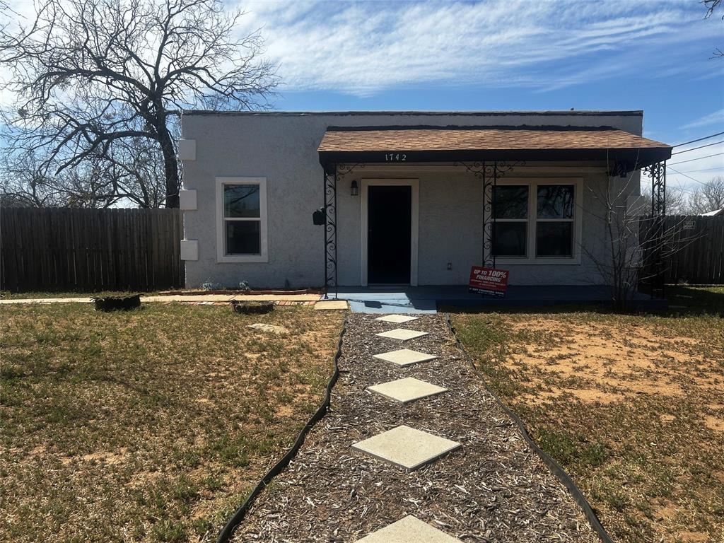 1742 Victoria Street Property Photo