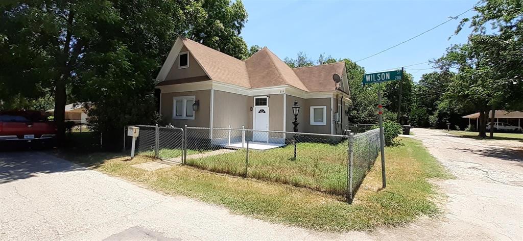 214 E Wilson Street Property Photo