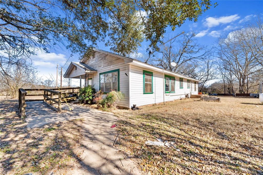 825 County Road 2511 Property Photo