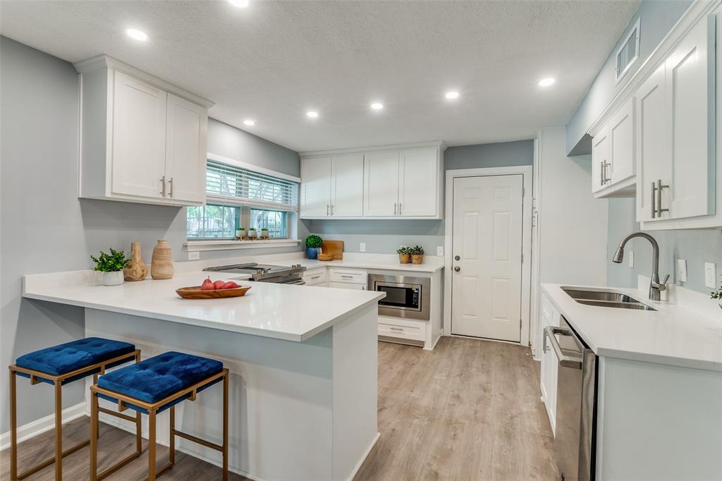7706 Meadow Road Property Photo