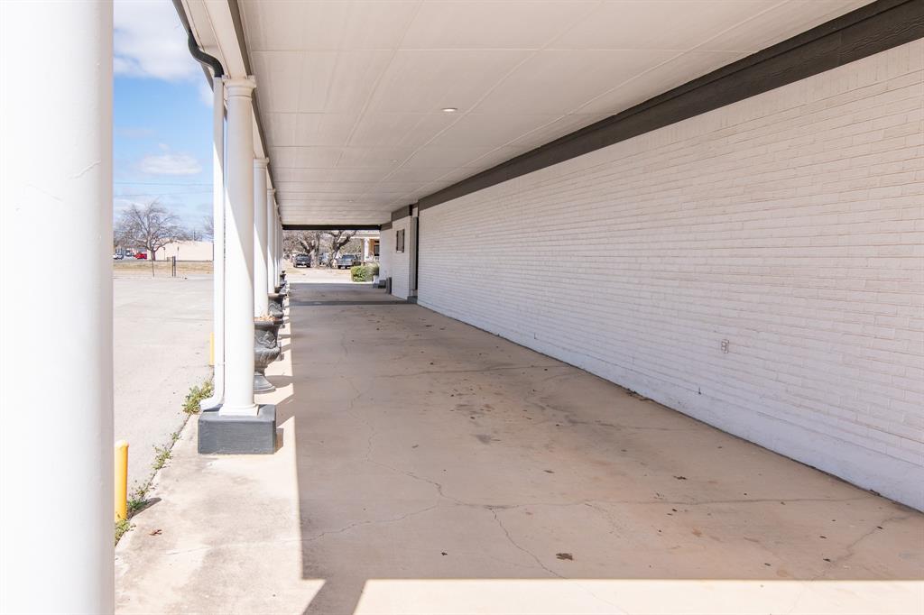 800 Center Avenue Property Photo 4