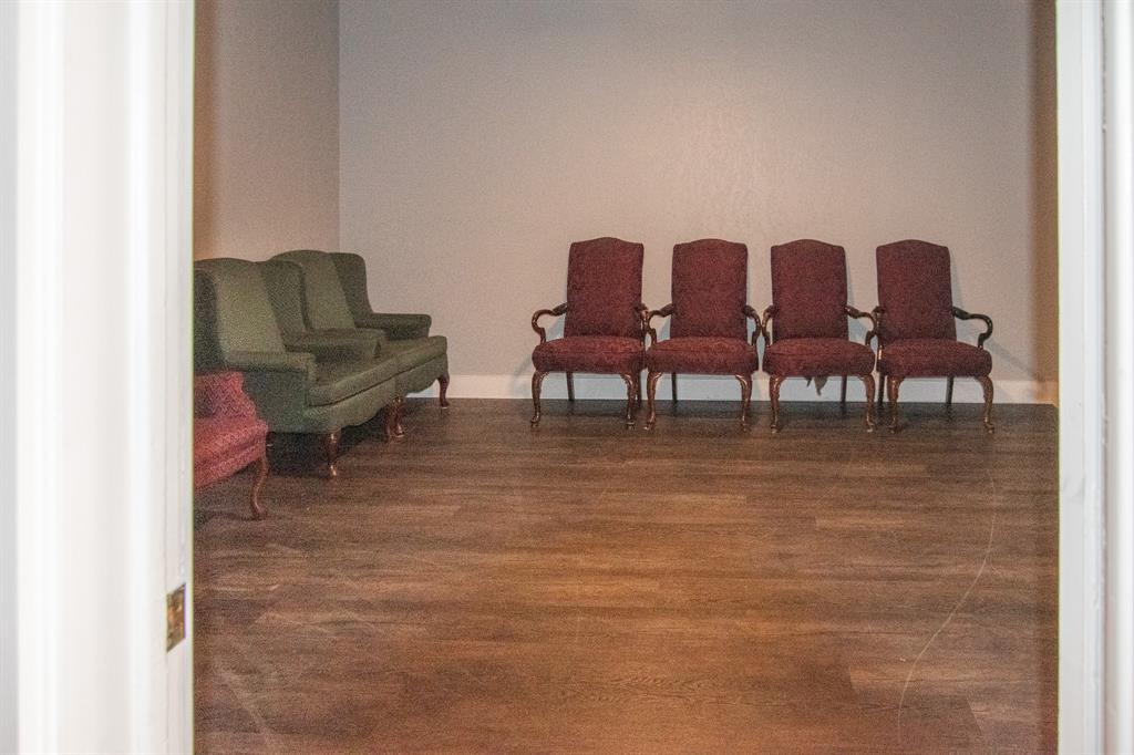 800 Center Avenue Property Photo 9