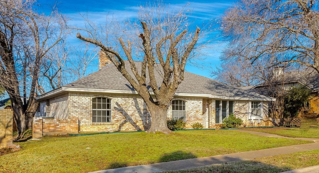 Armstrong Real Estate Listings Main Image