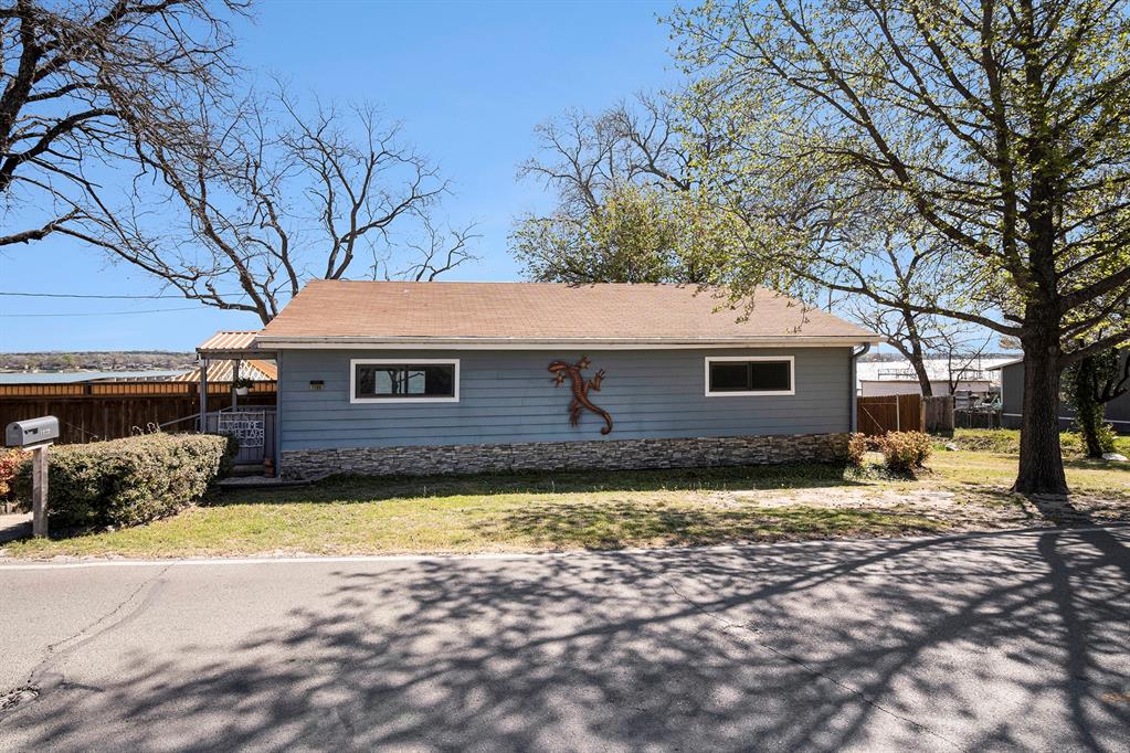 1122 W Lake Drive Property Photo