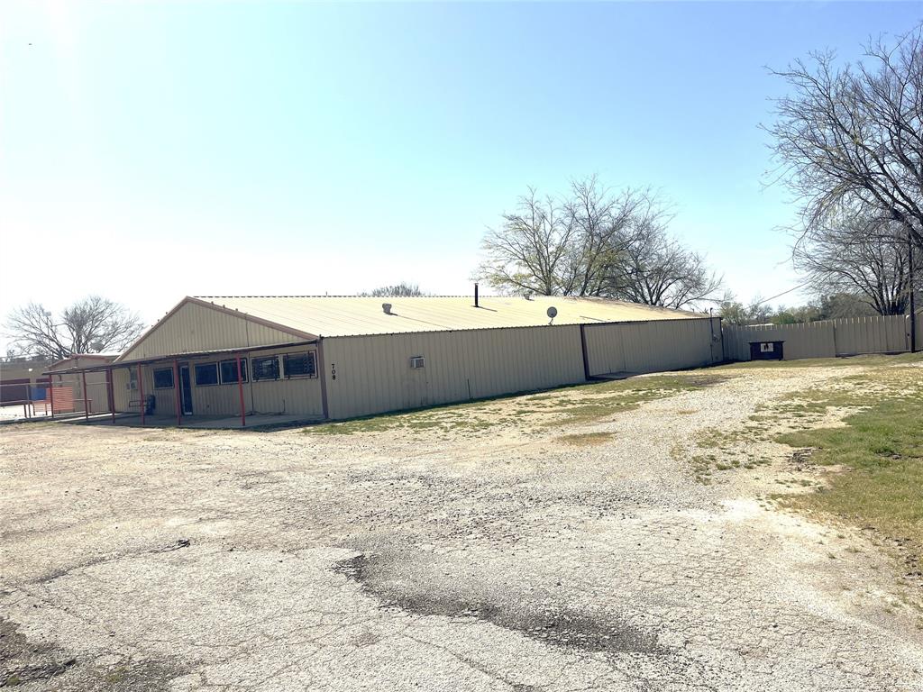 708 Smith Circle Property Photo 3