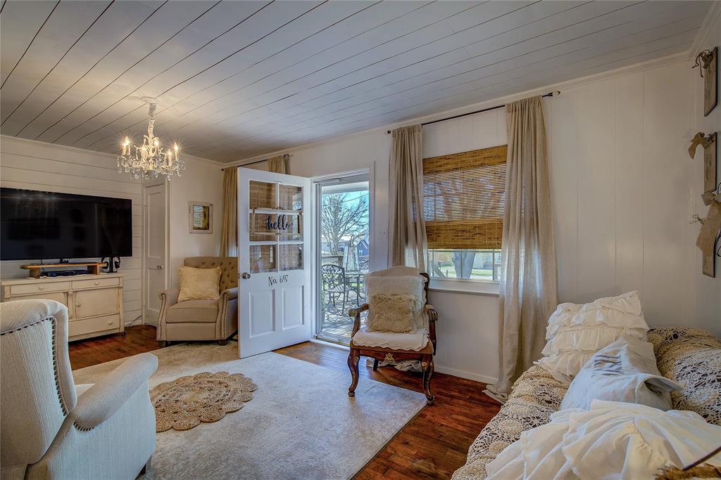 697 Tawakoni Drive Property Photo