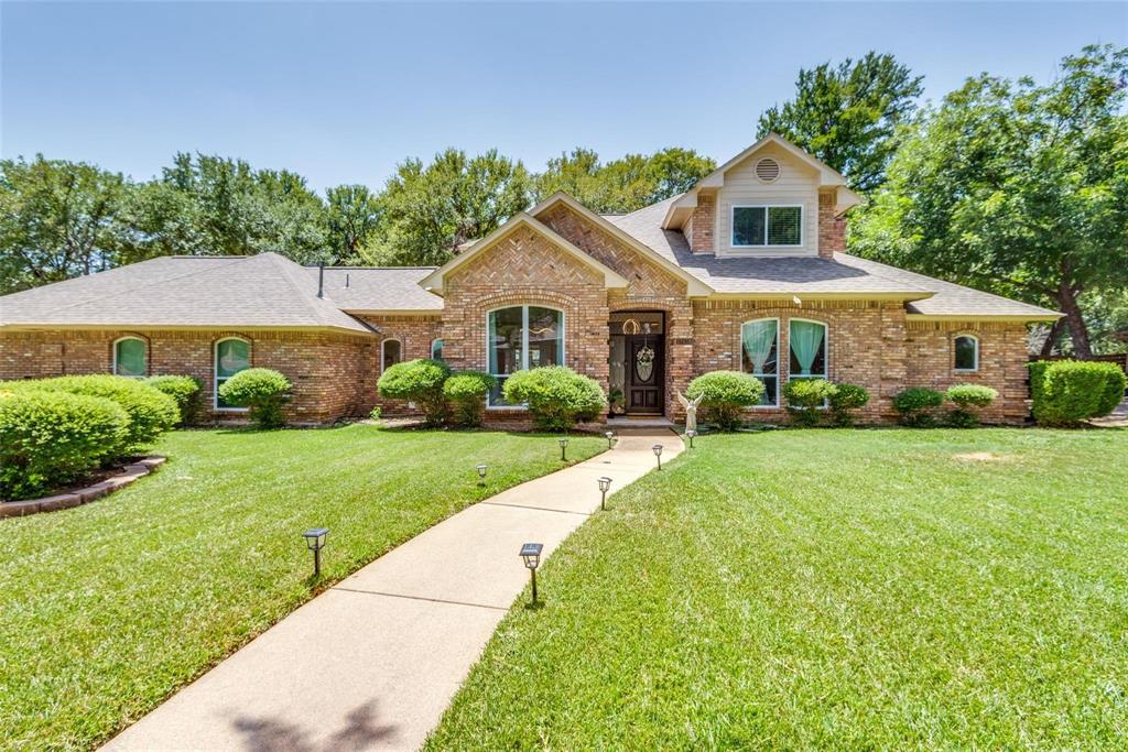 1743 Crescent Lane Property Photo