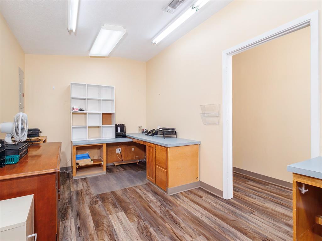 106 S Park Drive Property Photo 10