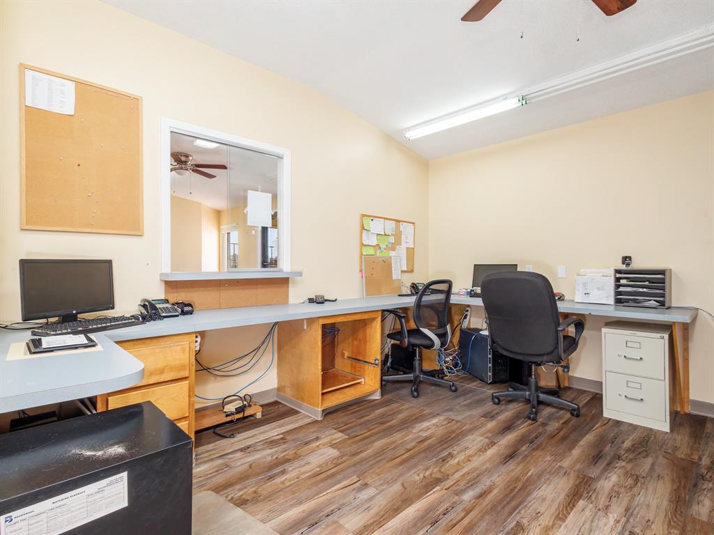 106 S Park Drive Property Photo 12