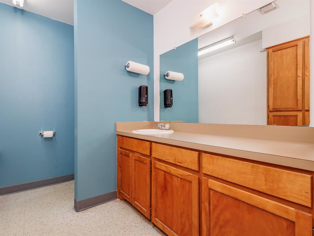 106 S Park Drive Property Photo 16