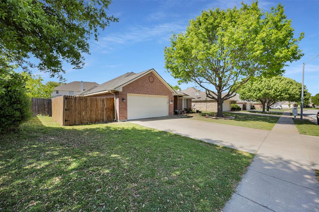 313 Angela Drive Property Photo 3