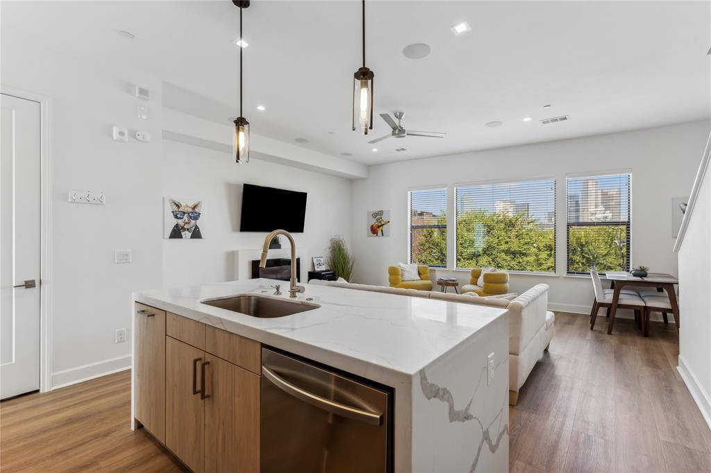 1901 S Harwood Street Property Photo