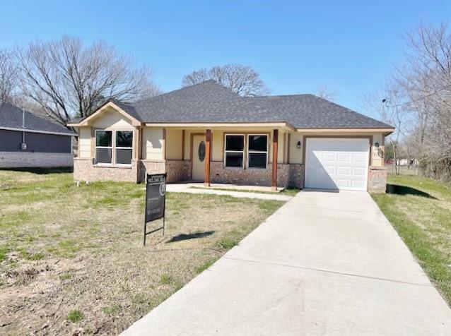913 Red Oak Drive Property Photo