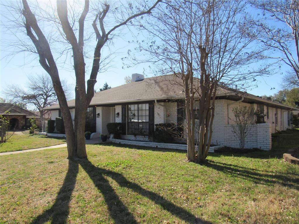 9754 Amberley Drive Property Photo 2