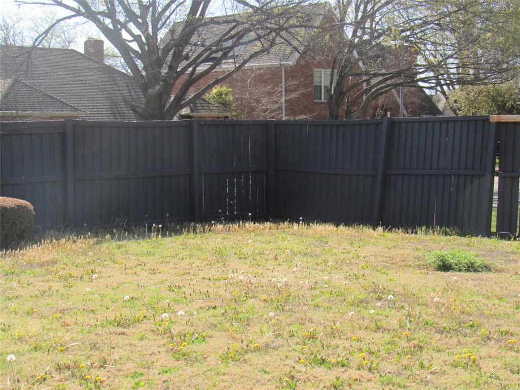 9754 Amberley Drive Property Photo 4